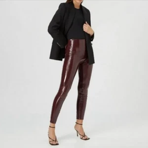 Spanx Faux Patent Leather Leggings in Ruby Women’s Size Small Petite NWT - Picture 1 of 12