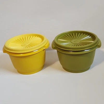 Set Of Two Vintage Tupperware Bowls With Lids Yellow & Avocado Green 886-33 - Image 1 of 4