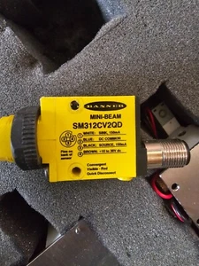 one new BANNER photoelectric switch SM312CV2QD Mini Beam - Picture 1 of 7