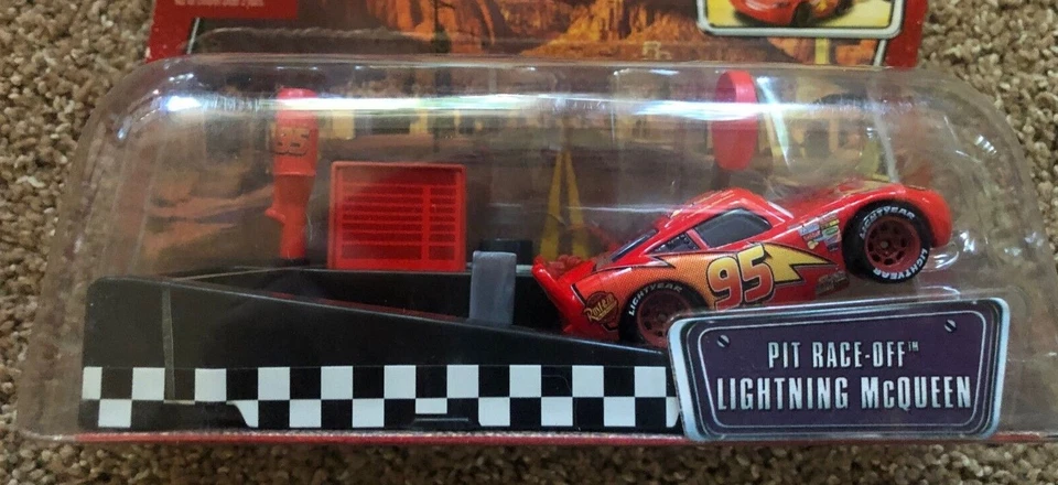 Lanzadores de autos Disney Pixar Lightyear Pit Race-off/Crew/Stop Race O Rama WOC Kohl Foto 1 de 1