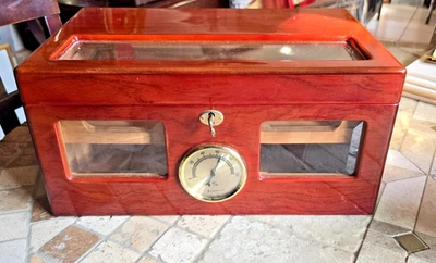 Kirschholz Glasplatte Zigarren Humidor - Spanische Zeder - Hygrometer - Schloss & Schlüssel - Bild 1 von 4