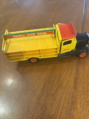 Siku Eurobuilt White Old-Timer Beverage Delivery Truck 1/55 Scale Stock NO. 2860 - Image 1 of 3