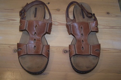 Sandali donna Clarks marroni con cinturino taglia 9 gancio e passante