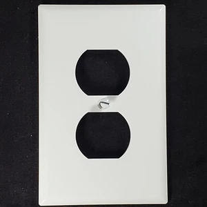White Duplex Outlet Receptacle 1-Gang Unbreakable Mid-Size Wallplate PJ8W - Picture 1 of 3