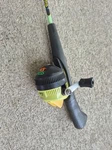 Fishing Rod Reel ZEBCO spin cast reel #PCKWM0 Vtg Rare Bait Tackle Excellent - Picture 1 of 7