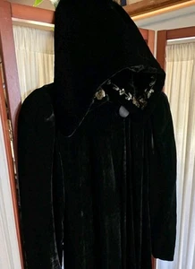 Black Velour Opera Coat Cloak Hooded Vintage Leiter Brothers Robes Silk Lined - Picture 1 of 20