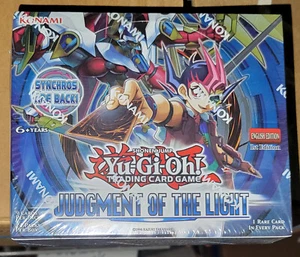 YUGIOH 1ª EDICIÓN JUICIO DE LA LUZ (JOTL) CAJA DE REFUERZO (SELLADA DE FÁBRICA/NUEVA) - Imagen 1 de 2
