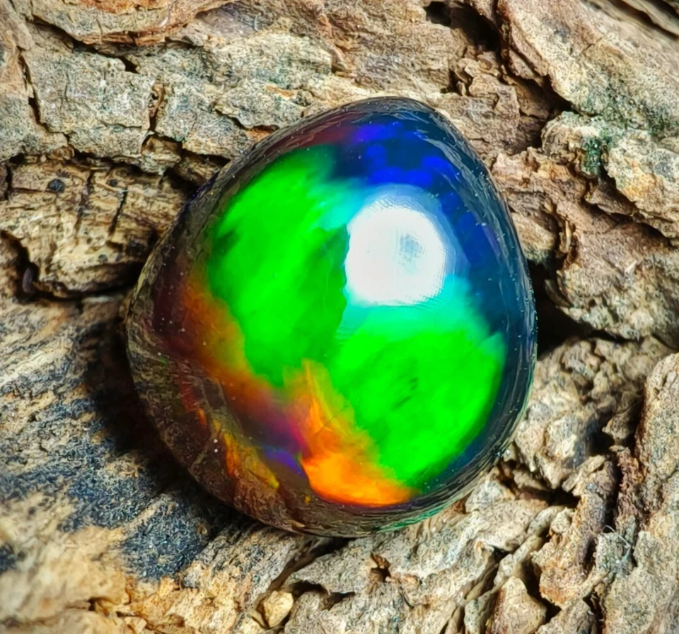 Натуральный эфиопский радужный огненный черный опал драгоценный камень россыпью 3,40 карата 12x11x6 мм - Изображение 1 из 4