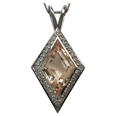 Collar colgante elegante con halo de oro blanco de 18 k de morganita y diamantes talla cometa de 3,43 quilates Foto 1 de 4