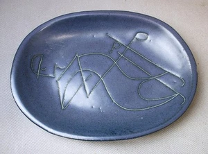 Bandeja de cerámica firmada MCM Gordon y Jane Martz diseño abstracto de esgrafiado - Imagen 1 de 5