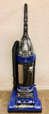 Aspiradora vertical Hoover WindTunnel U6630-900 autopropulsada sin bolsa con accesorios Foto 1 de 4