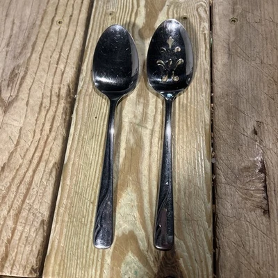 Oneida OCEANIC Stainless Steel 2 Serving Spoons  Flatware - Image 1 of 2