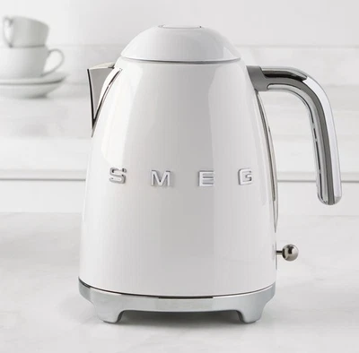 SMEG Retro Cream Tea Kettle + 4‑Slice Wide‑Slot Toaster Set – Designer Bundle - Image 1 of 4