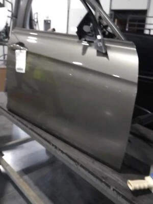 Conjunto de puerta delantera derecha usado se adapta a: BMW 320I SDN 2016 delantero derecho grado A Foto 1 de 4