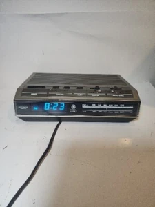 GE Radio Alarm Clock Model: 7-4642A-Vintage 1983-AM/FM-Blue Digits-Tested Works - Picture 1 of 5