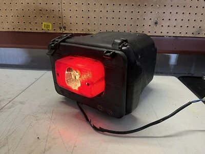 Yamaha Moto-4 YFM225 YFM 225 1987 compartimento de almacenamiento trasero caja de herramientas OEM Foto 1 de 4