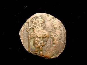 UMMAYYAD CALIPHS. Small size Arab-Byzantine copper FALS. Scarcer type. - Picture 1 of 2
