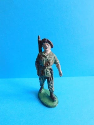 QUIRALU / ARMEE COLONIALE : SOLDAT  PARACHUTISTE  AU DEFILE - Photo 1/2