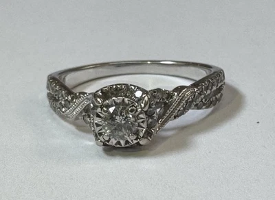 0.40 TCW Natural Diamond Halo Twisted 10KT White Gold beautiful Ring - Image 1 of 4