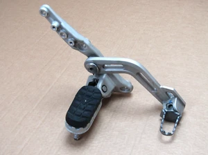 Palanca freno reposapiés derecho Triumph Tiger 1200 GT Pro 2022 2.735 millas (13886) - Imagen 1 de 14