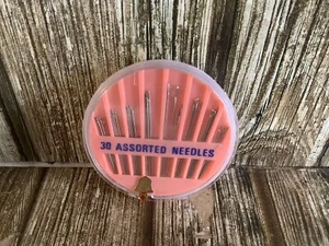 VINTAGE NEEDLE SET - ORIGINAL BELL BRAND NEEDLE ASSORTMENT PINK CASE - Picture 1 of 2