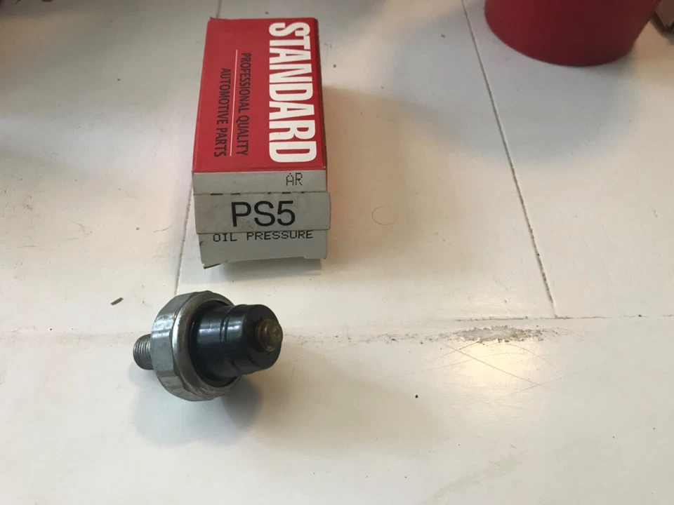 STANDARD PS5 OIL PRESSURE SENDING UNIT - image 1 of 1