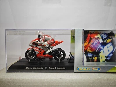 Scalextric 1:32  Yamaha YZR-M1 - Marco Melandri 33 - rosso    Slot Car Bike - Immagine 1 di 2