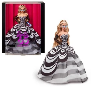 Barbie Signature Puppe, 65th Anniversary Sammlerstück mit blonden Haaren, schwarz a... - Bild 1 von 7