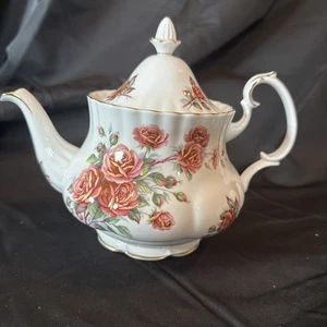 royal albert centennial rose Teapot 6 Cup - Picture 1 of 13