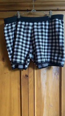 Pantalones Cortos Future Collective Pata de Gallo Tejidos Gabriella Talla 1X Mezcla de Algodón Foto 1 de 4