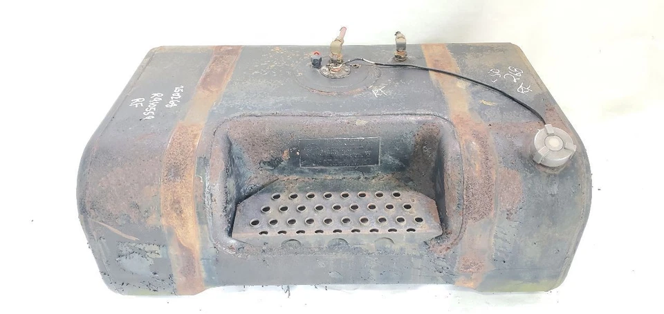 2000 International 4700 dt466 OEM 7.6L Diesel 50 Gallon Front Right Fuel Tank - Image 1 of 4