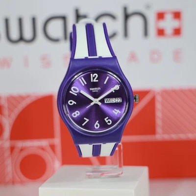 Nuevo Reloj Swatch Hecho en Suiza NUORA GELSO Púrpura Silicona Día-Fecha 34mm GV701 Foto 1 de 4