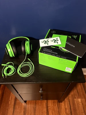 Razer Kraken Gaming Headset - Green - Retractable Noise Isolating Microphone - Image 1 of 4