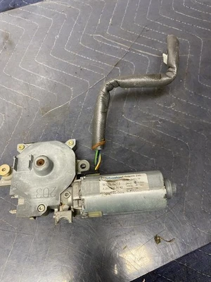 01-11 Mercedes W219 CLS500 C230 E320 C240 Sunroof Sun Roof Motor 2038203142 OEM - Image 1 of 3