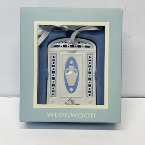 Wedgwood 2007 Ornamento "La nostra nuova casa" bassorilievo blu e bianco con scatola - Foto 1 di 6