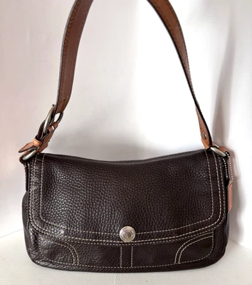 Bolso de Hombro COACH Chelsea Cuero Guijarro Marrón, F12336 Foto 1 de 4