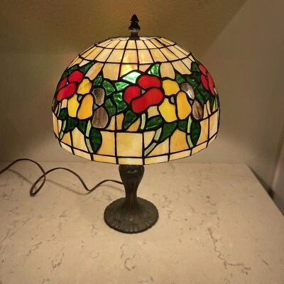 "Antigua lámpara de bronce estilo Tiffany - 15"" - flores de vitral" Foto 1 de 4