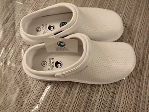Women's white Clogs Shoes Gardening Nurse Hospital Slip-on Casual Sandal - Picture 1 of 4