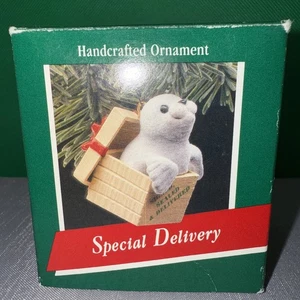 Adorno Hallmark Keepsake "Entrega especial" en la caja original, recuerdo 1989 - Imagen 1 de 7