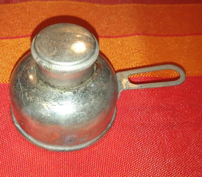 ancienne  petite lampe à huile métal (diam 5cm- haut 4cm) - Photo 1/3