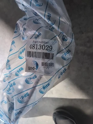 Línea de succión y líquido con orificio Foto 1 de 3