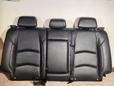 Mazda 3 2014-2018 asientos traseros de cuero con puntada roja (incluye reposacabezas)  Foto 1 de 4