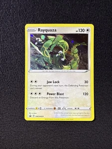 Rayquaza - SWSH029 - Cosmos Holo - Juego de cartas coleccionables Pokémon - Promo Black Star - Casi nuevo - Imagen 1 de 2
