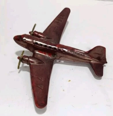 Avión insignia de plástico vintage de los años 50 Thomas Toy American Airlines 2 hélices  Foto 1 de 4