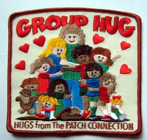 Girl Scout GROUP HUG FROM PATCH CONNECTION Fun Patch HUGE 5" Collector Badge New - Bild 1 von 2