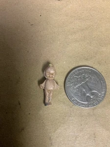 Muñeca Kewpie pequeña de peltre - Imagen 1 de 5