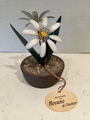 VTG BOVANO OF CHESHIRE ENAMEL METAL  WHITE DAISY/LEAVES, CLAY POT ORIG TAG. RARE - Image 1 of 4