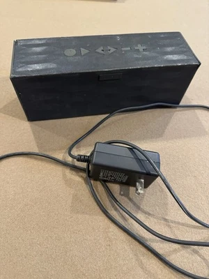 Altavoz Bluetooth Jawbone Big Jambox (J2011), no soporta carga Foto 1 de 4