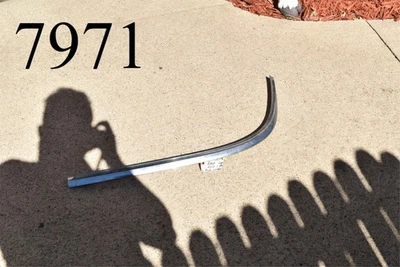 58 Oldsmobile Super 88 1958 ventana trasera moldura parte inferior del pasajero lado derecho Foto 1 de 4