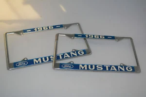 DE COLECCIÓN FORD 1966 MUSTANG METAL COCHE MATRÍCULA MARCO ETIQUETA SOPORTE PLATA AZUL - Imagen 1 de 5